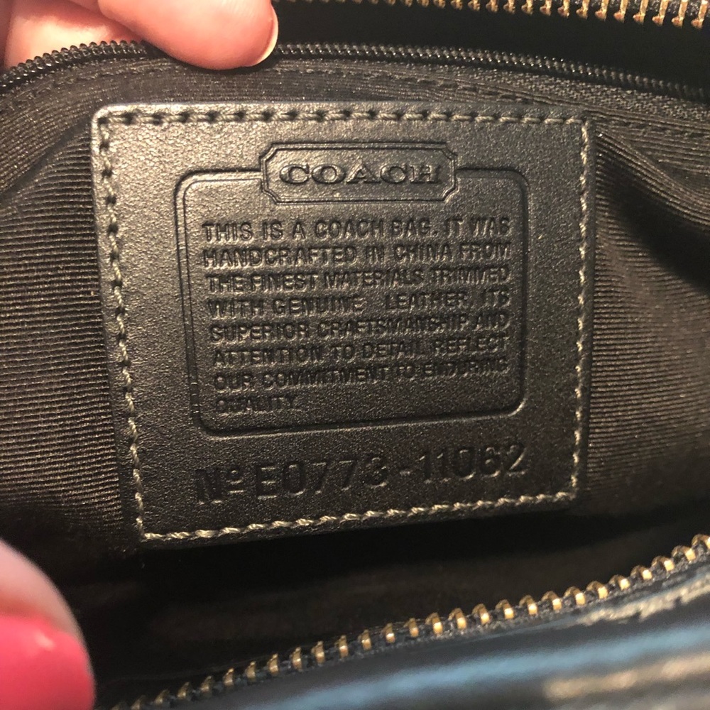 Classic COACH Signature Jacquard Handbag w/dustbag - Picture 8 of 8